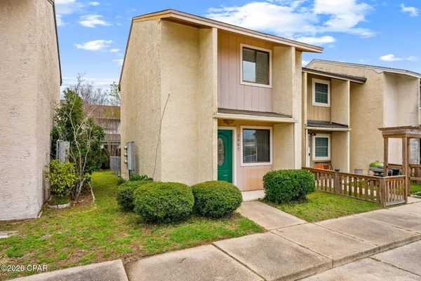 $1,200 | 3907 Venetian Circle, Panama City, FL 32405
