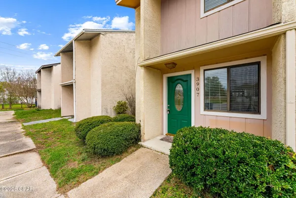 $1,200 | 3907 Venetian Circle, Panama City, FL 32405