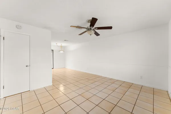 $1,200 | 3907 Venetian Circle, Panama City, FL 32405