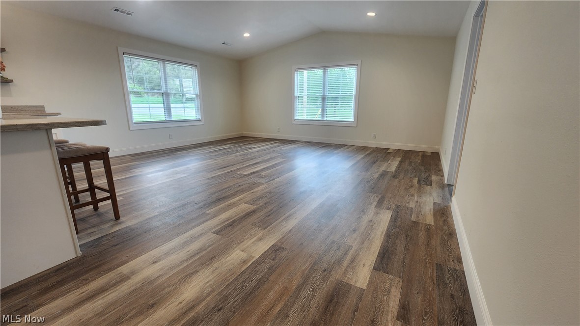 3190 Eastport Road Southeast Dennison, OH 44621 - Photo 11 of 36 Living room