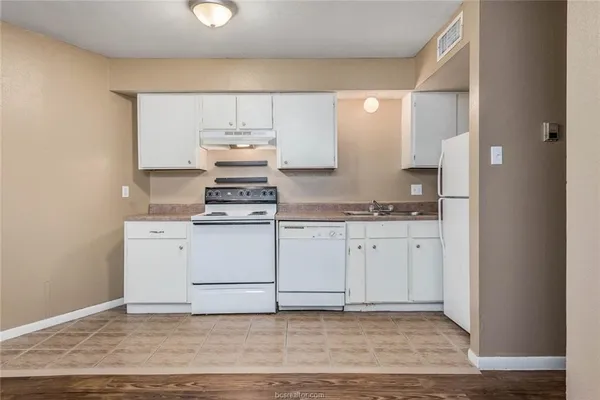 $850 | 3900 Old College Road, Unit 24, Bryan, TX 77801