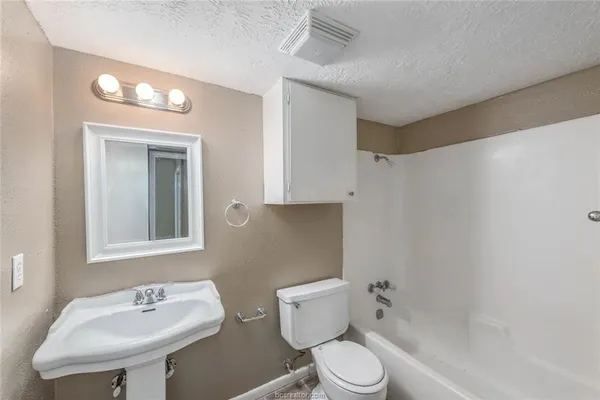 $850 | 3900 Old College Road, Unit 24, Bryan, TX 77801