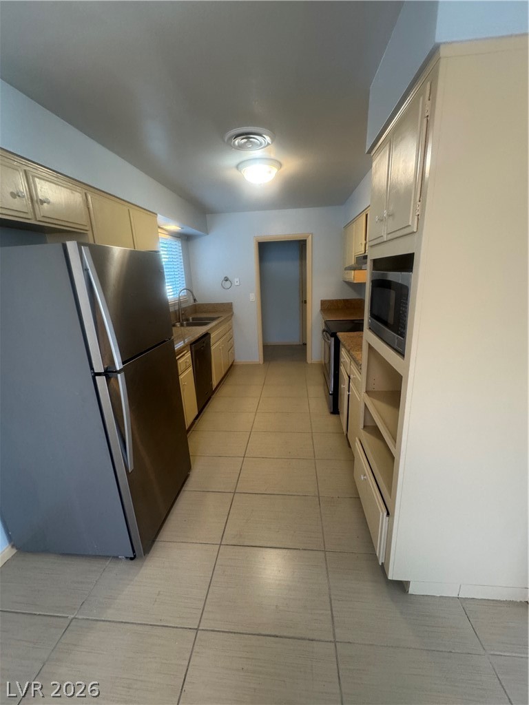 4420 Del Monte Avenue, Unit RENTAL Las Vegas, NV 89102 - Photo 8 of 20 A functional kitchen boasts ample cabinetry and essential appliances for everyday living.
