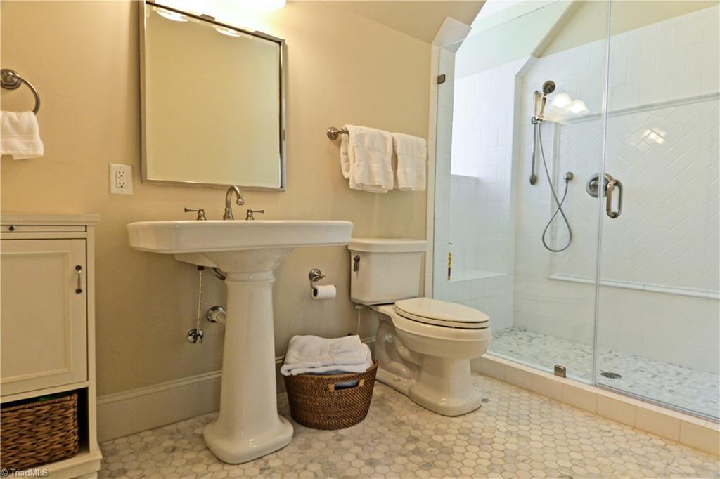 1101 Dover Road Greensboro, NC 27408 - Photo 14 of 25 Gallery Image 14