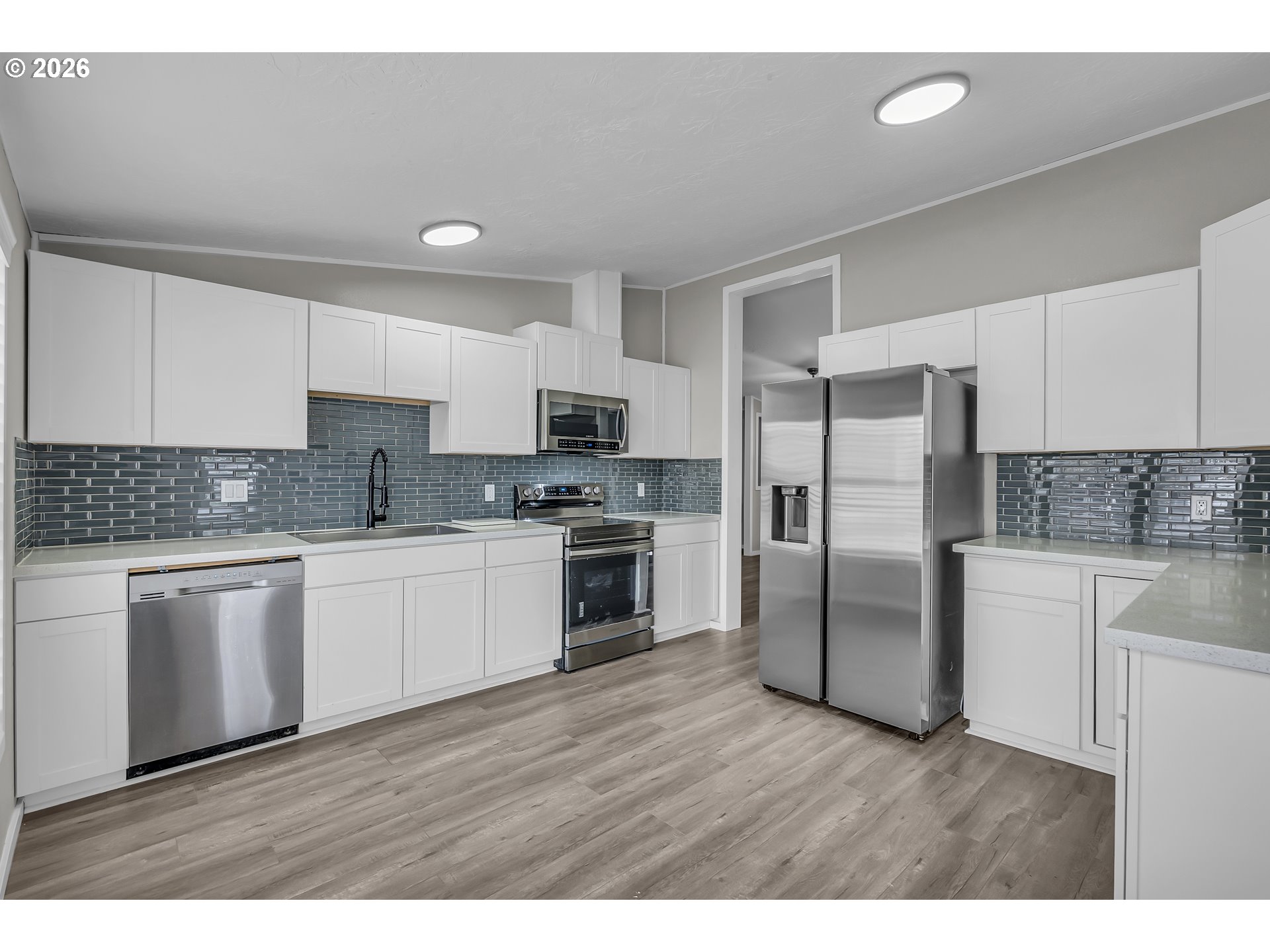 672 Southwest Sunset Way Troutdale, OR 97060 - Photo 12 of 38