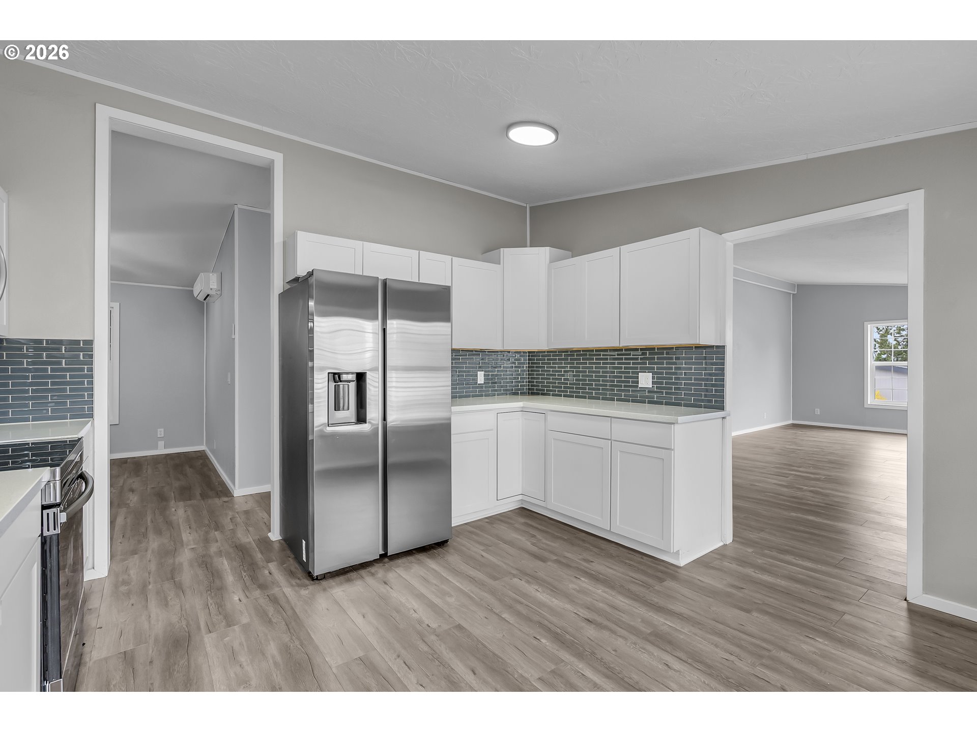 672 Southwest Sunset Way Troutdale, OR 97060 - Photo 13 of 38