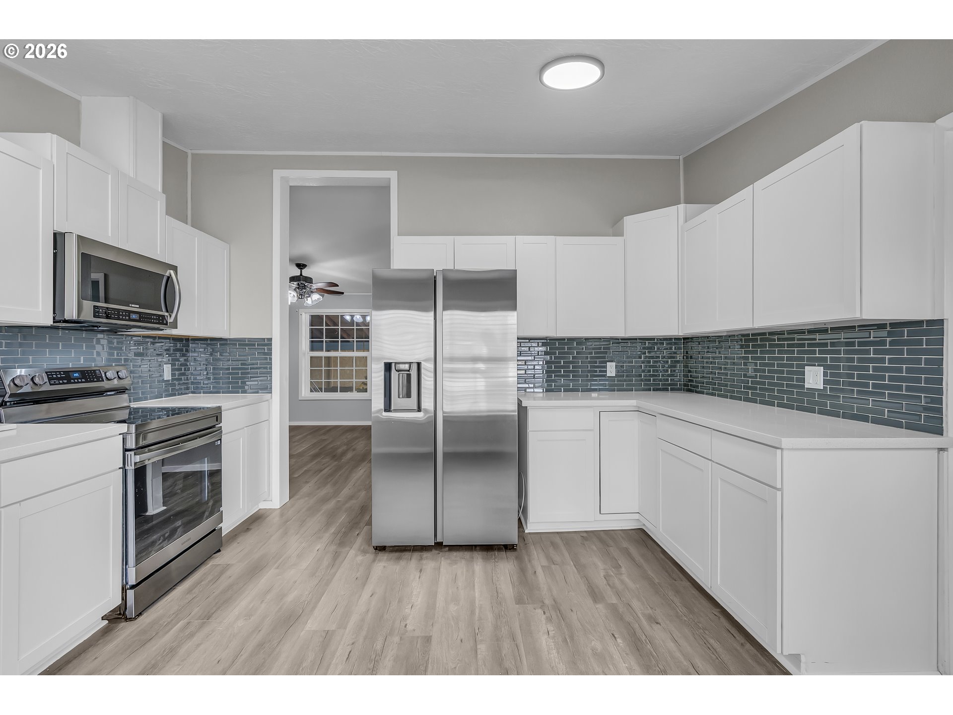 672 Southwest Sunset Way Troutdale, OR 97060 - Photo 14 of 38