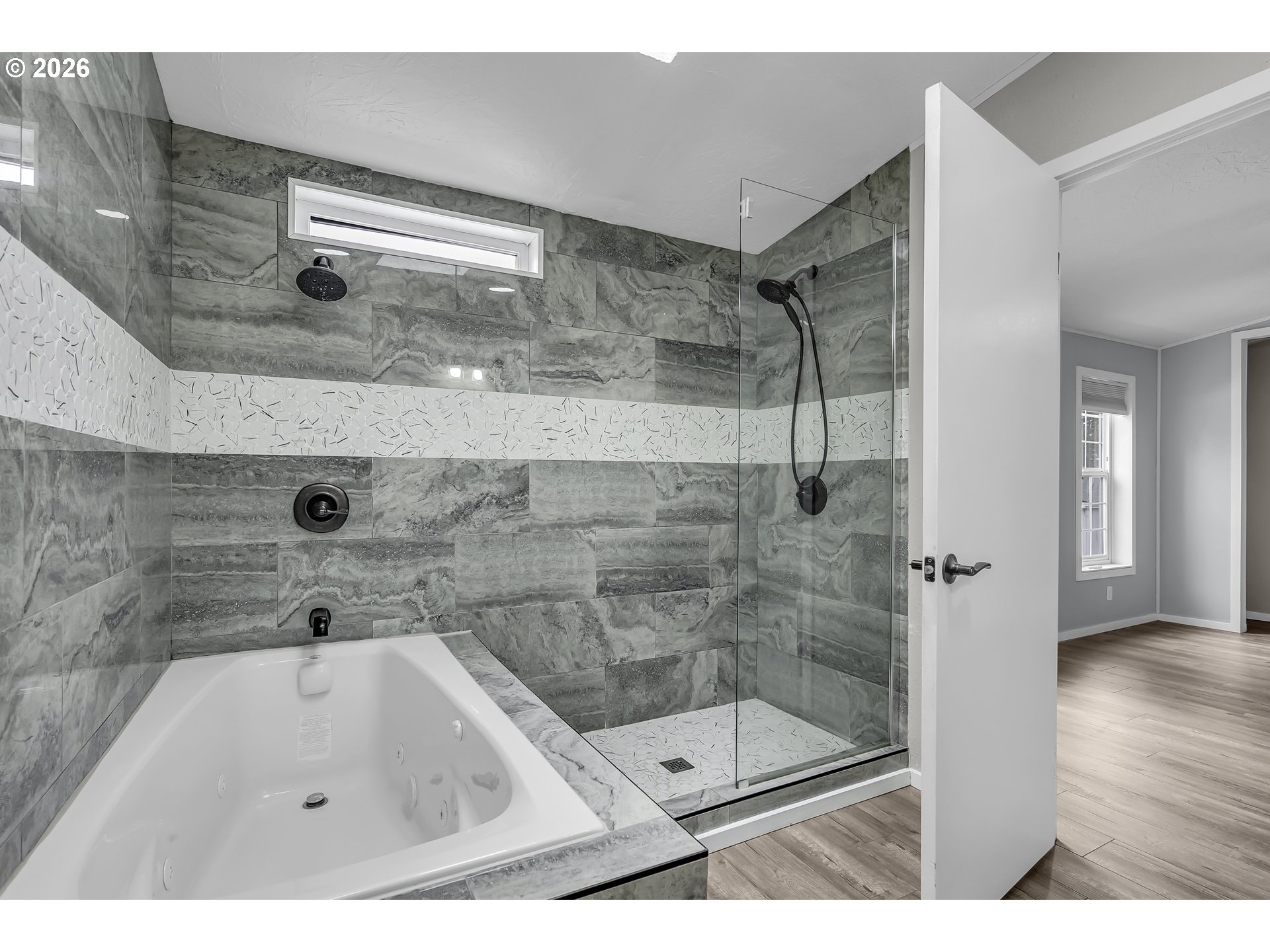 672 Southwest Sunset Way Troutdale, OR 97060 - Photo 18 of 38