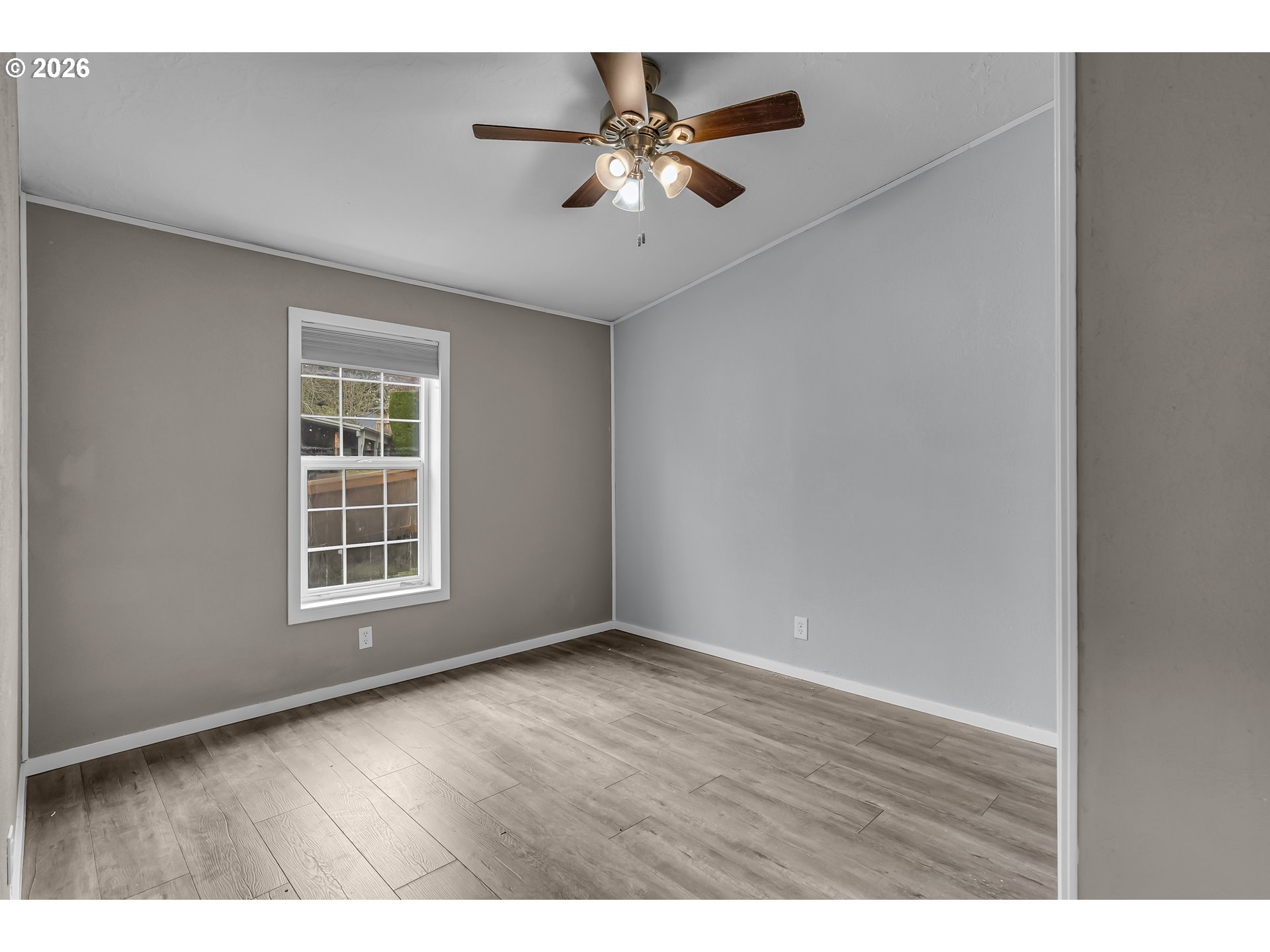 672 Southwest Sunset Way Troutdale, OR 97060 - Photo 27 of 38