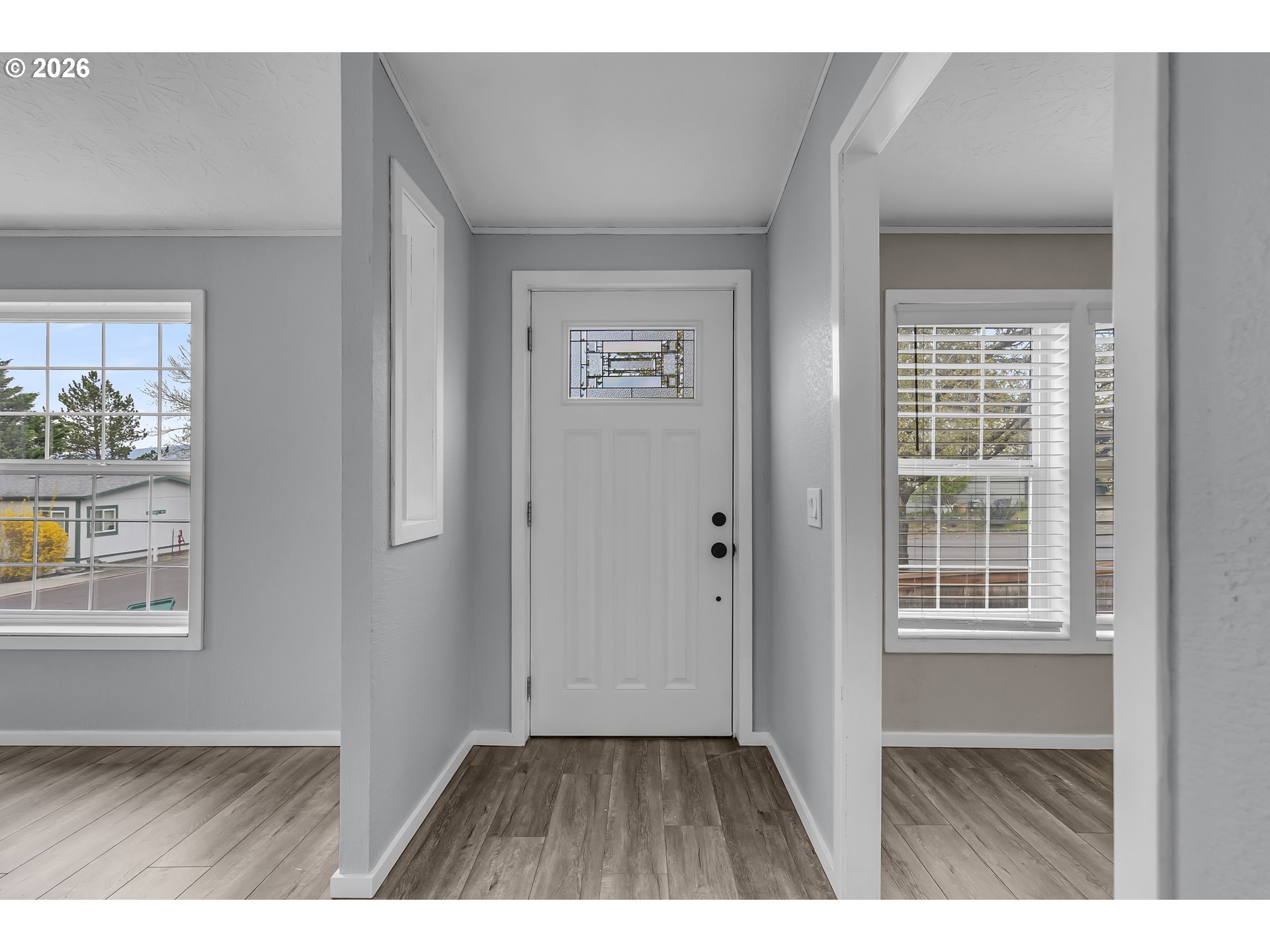 672 Southwest Sunset Way Troutdale, OR 97060 - Photo 5 of 38