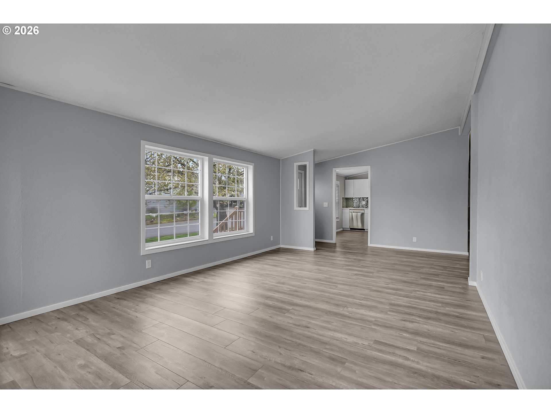 672 Southwest Sunset Way Troutdale, OR 97060 - Photo 8 of 38