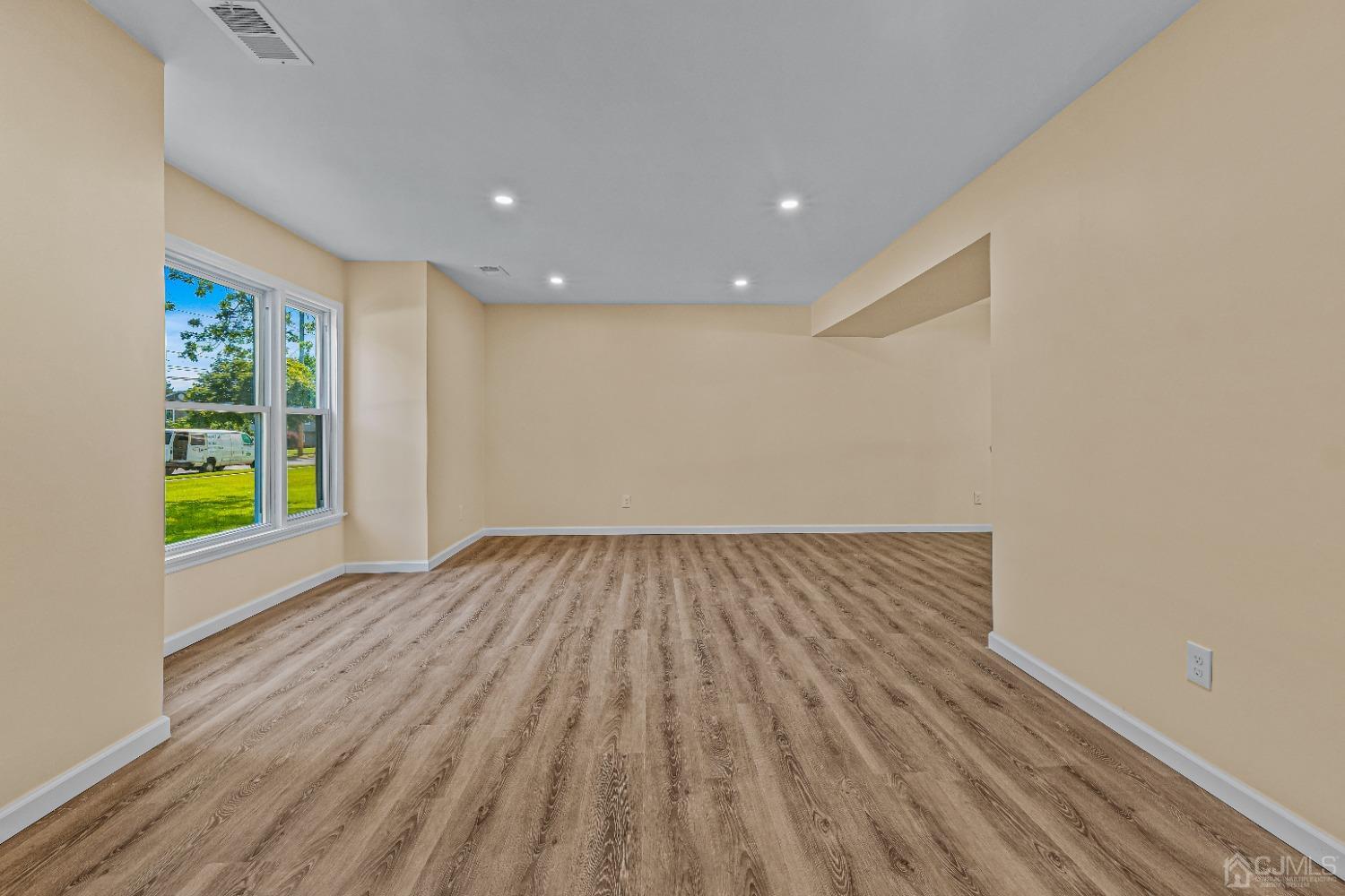 484 Halsey Road North Brunswick, NJ 08902 - Photo 3 of 19 Gallery Image 3