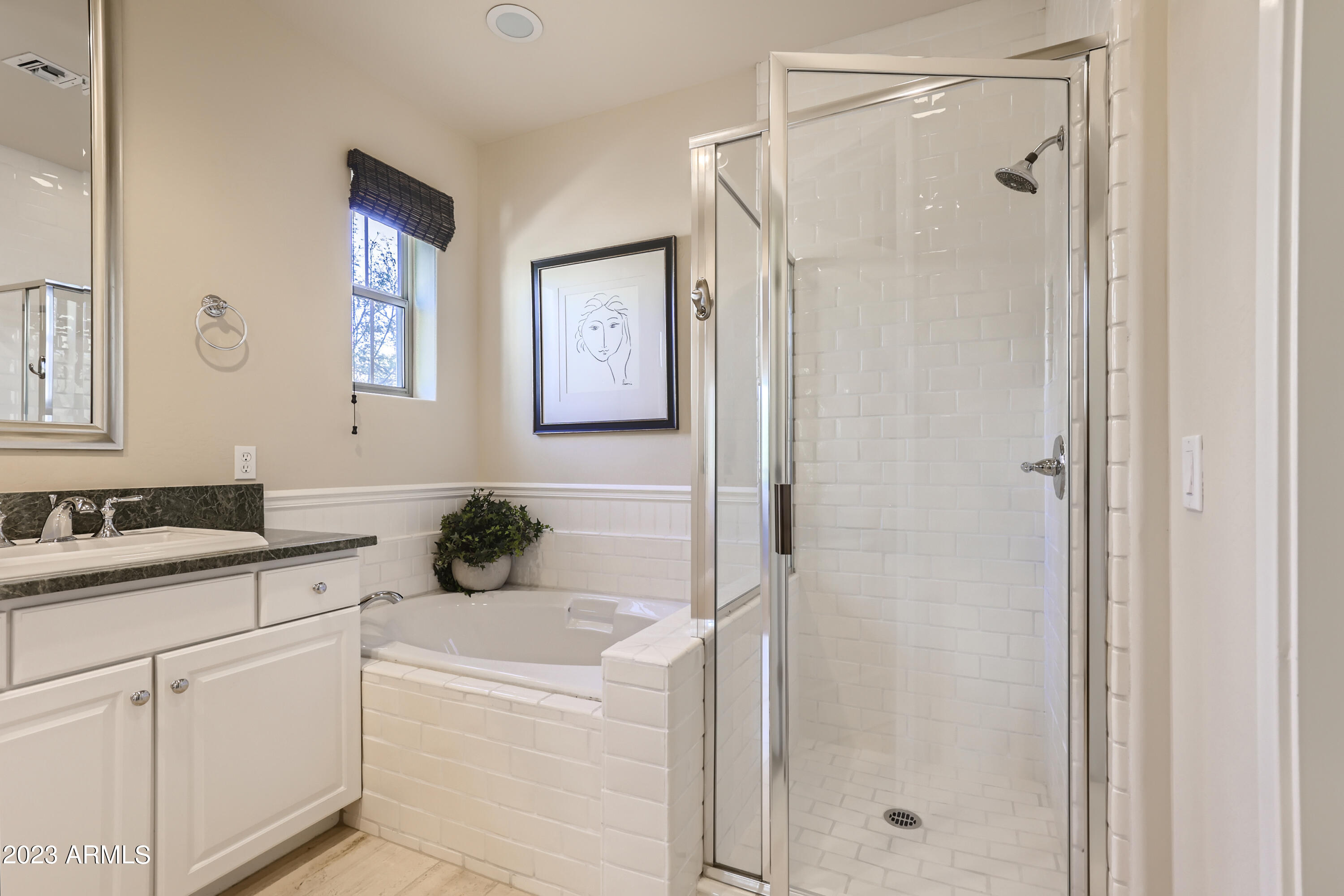 3935 East Rough Rider Road, Unit 1381 Phoenix, AZ 85050 - Photo 24 of 57 27 2nd Floor Primary Bathroom