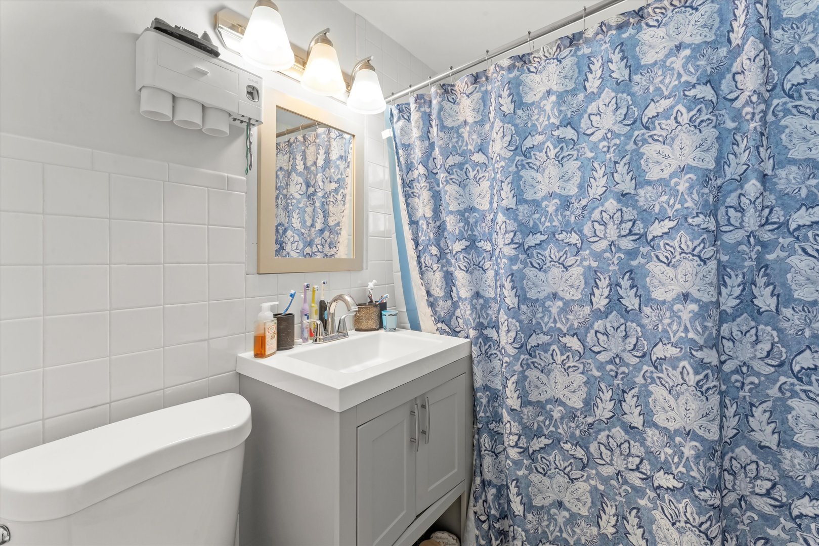 3334 Heather Drive Markham, IL 60428 - Photo 11 of 12 a bathroom with a sink and a toilet