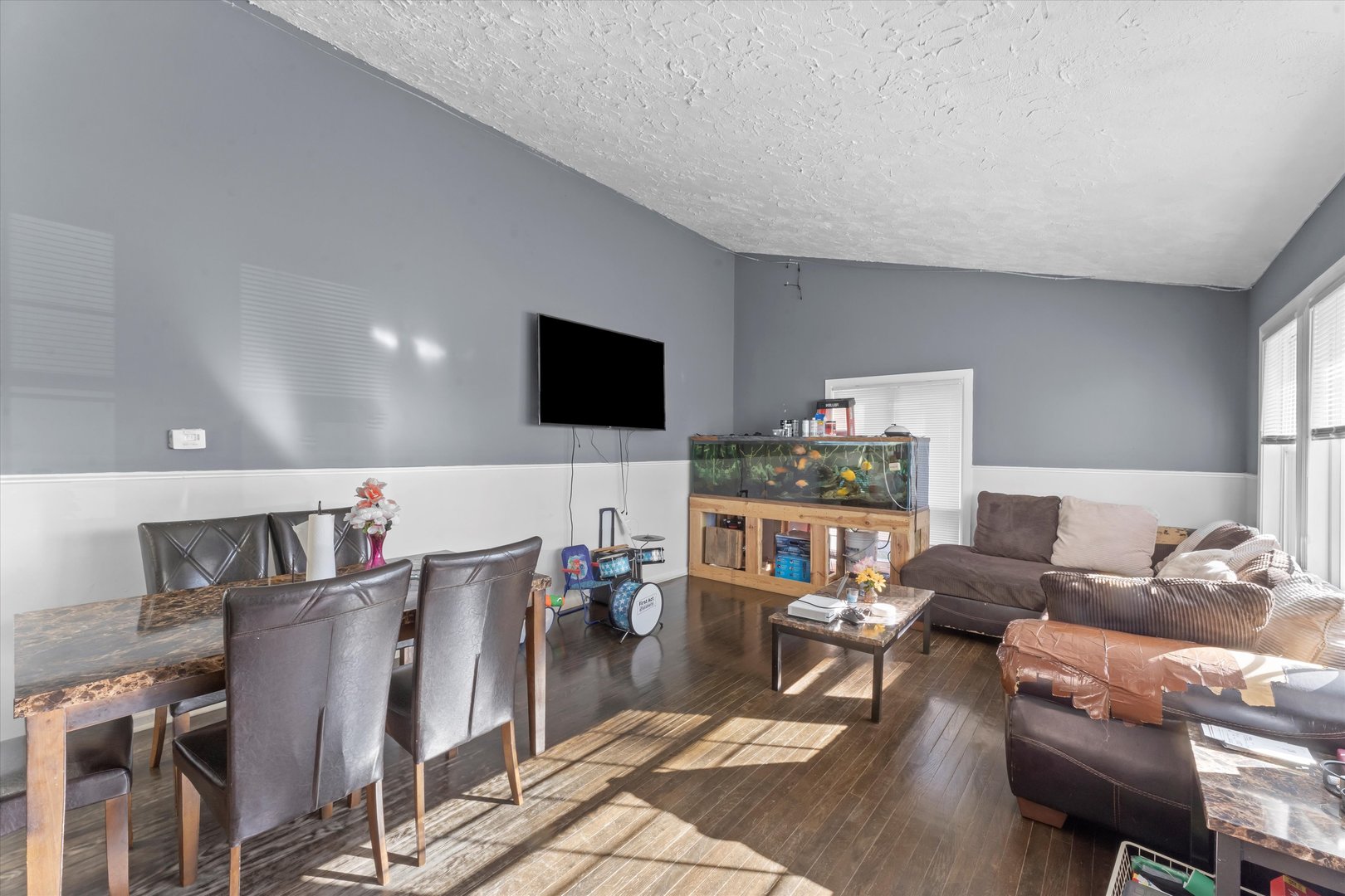 3334 Heather Drive Markham, IL 60428 - Photo 2 of 12 a living room with furniture and a flat screen tv