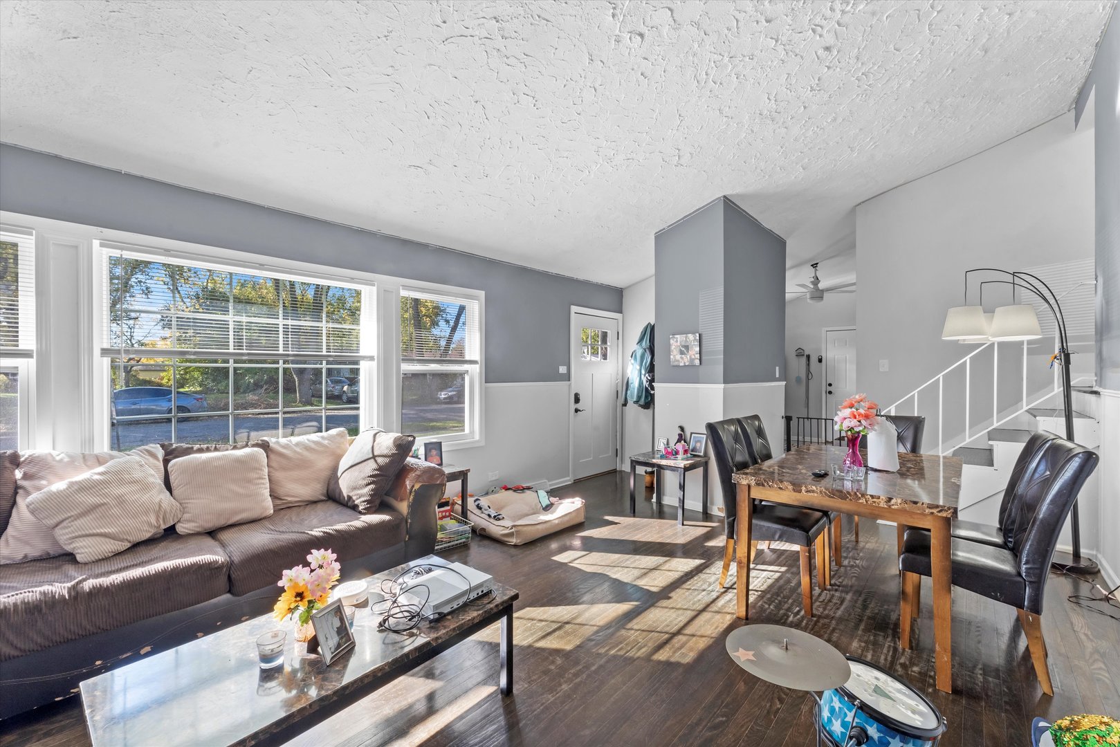 3334 Heather Drive Markham, IL 60428 - Photo 3 of 12 a living room with furniture and a large window