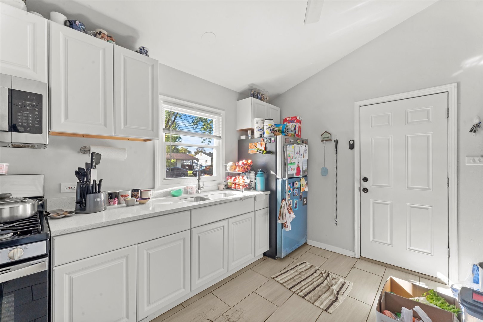 3334 Heather Drive Markham, IL 60428 - Photo 4 of 12 a kitchen with a sink and a refrigerator