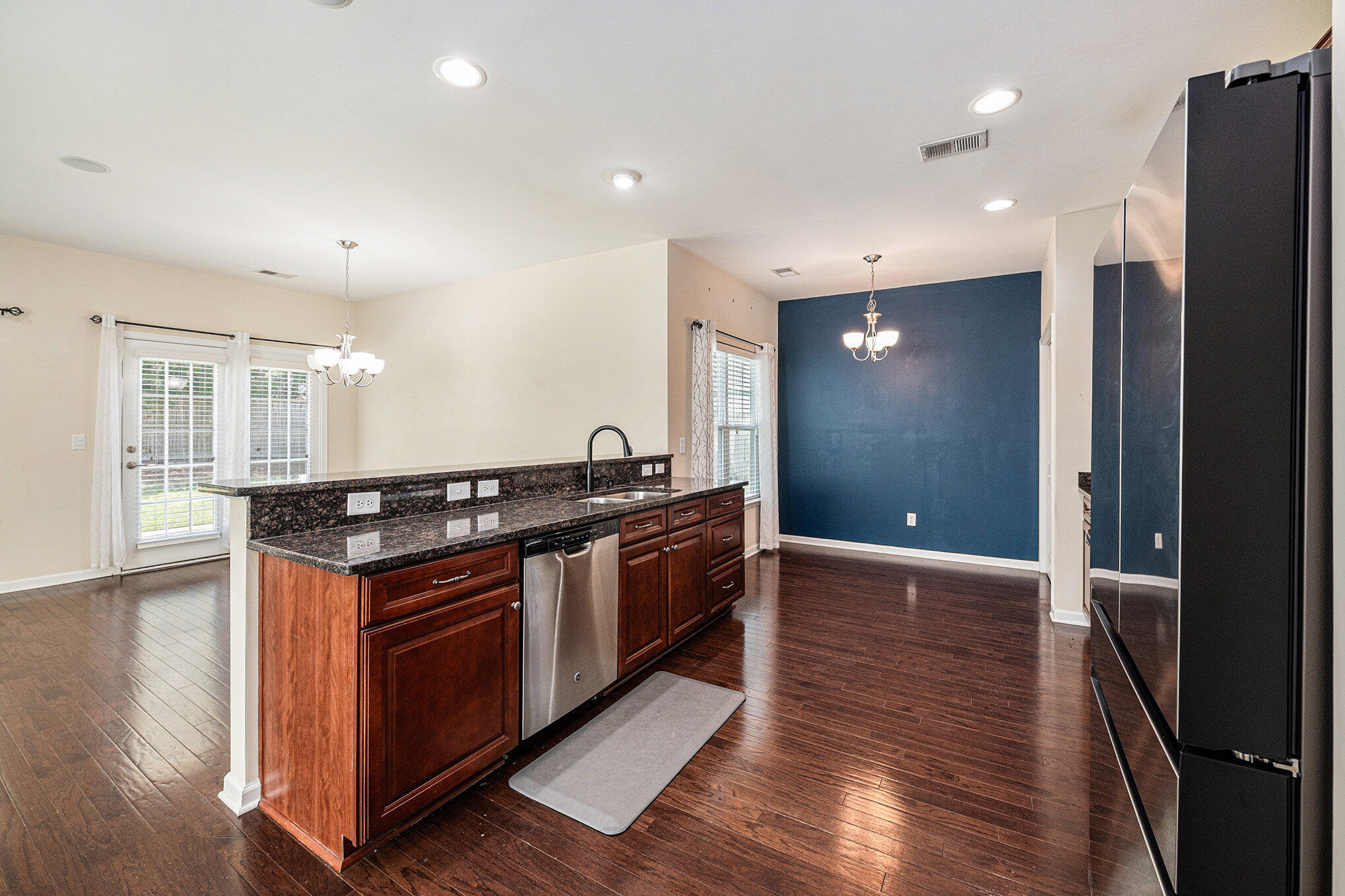 349 Drayton Pl Drive Moncks Corner, SC 29461 - Photo 8 of 33 013__dsc5357_339