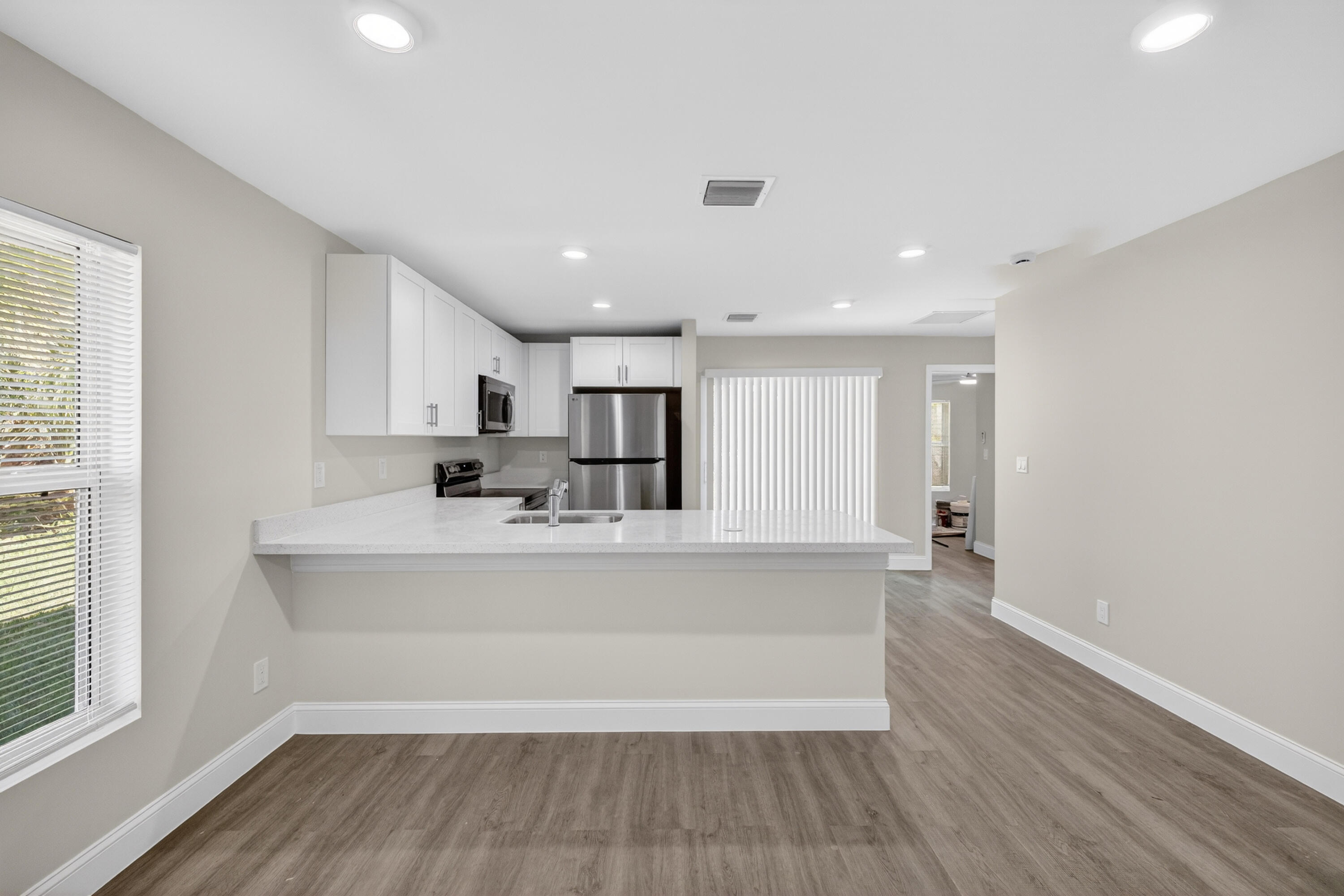 706 Dundas Court Fort Pierce, FL 34950 - Photo 7 of 37 7-print-3A5A4584