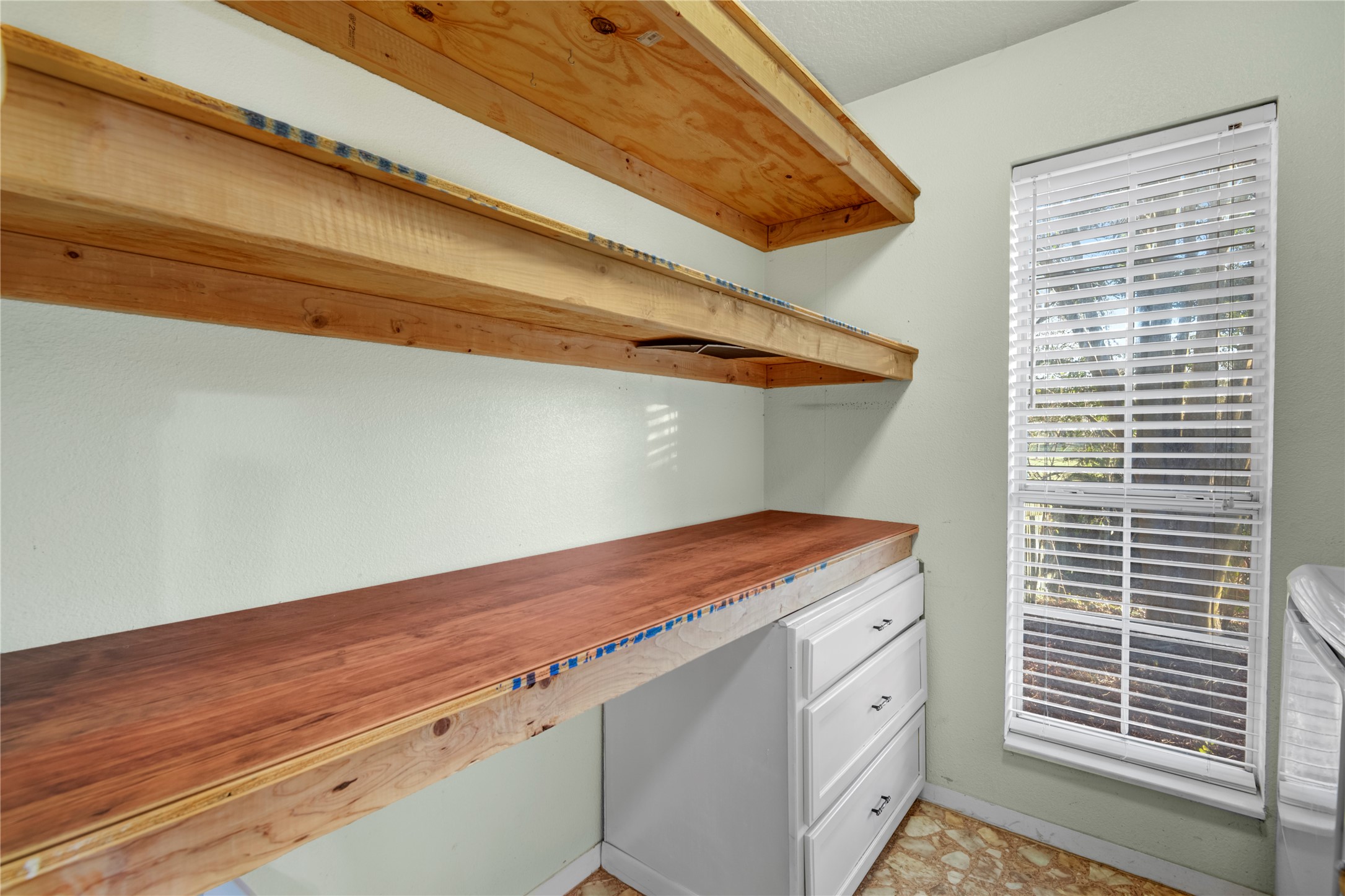 21503 Pecan Bend Road Damon, TX 77430 - Photo 18 of 39 a utility room with a window
