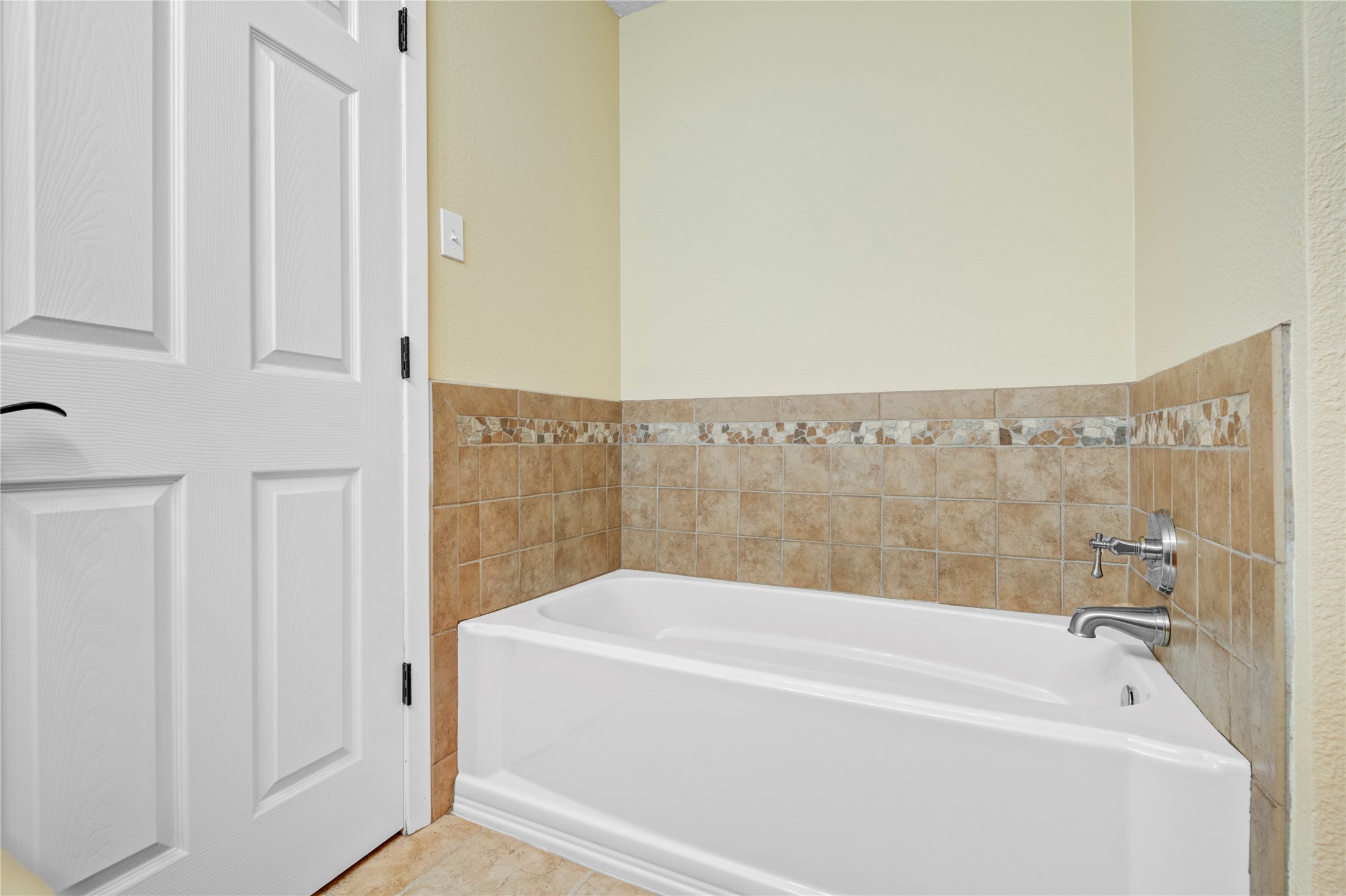 21503 Pecan Bend Road Damon, TX 77430 - Photo 27 of 39 a bathroom with a bathtub and shower