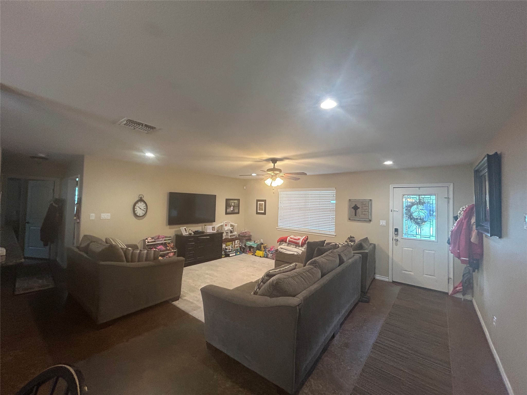 319 Jones Street Columbus, TX 78934 - Photo 5 of 15 Living room