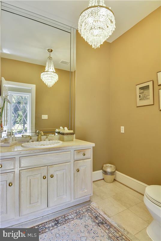 11100 Tara Road Potomac, MD 20854 - Photo 21 of 58 Powder Room