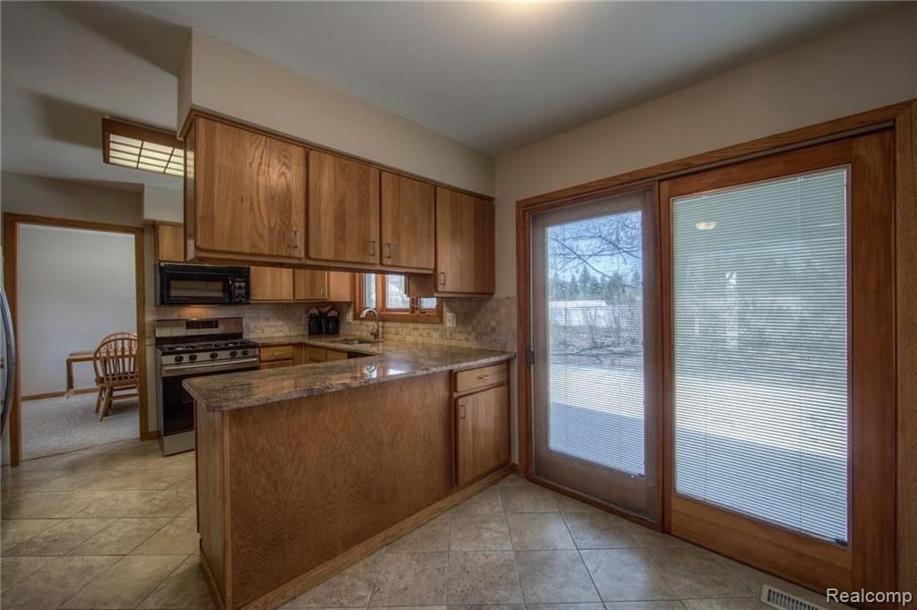 7783 Chichester Road Canton, MI 48187 - Photo 8 of 45