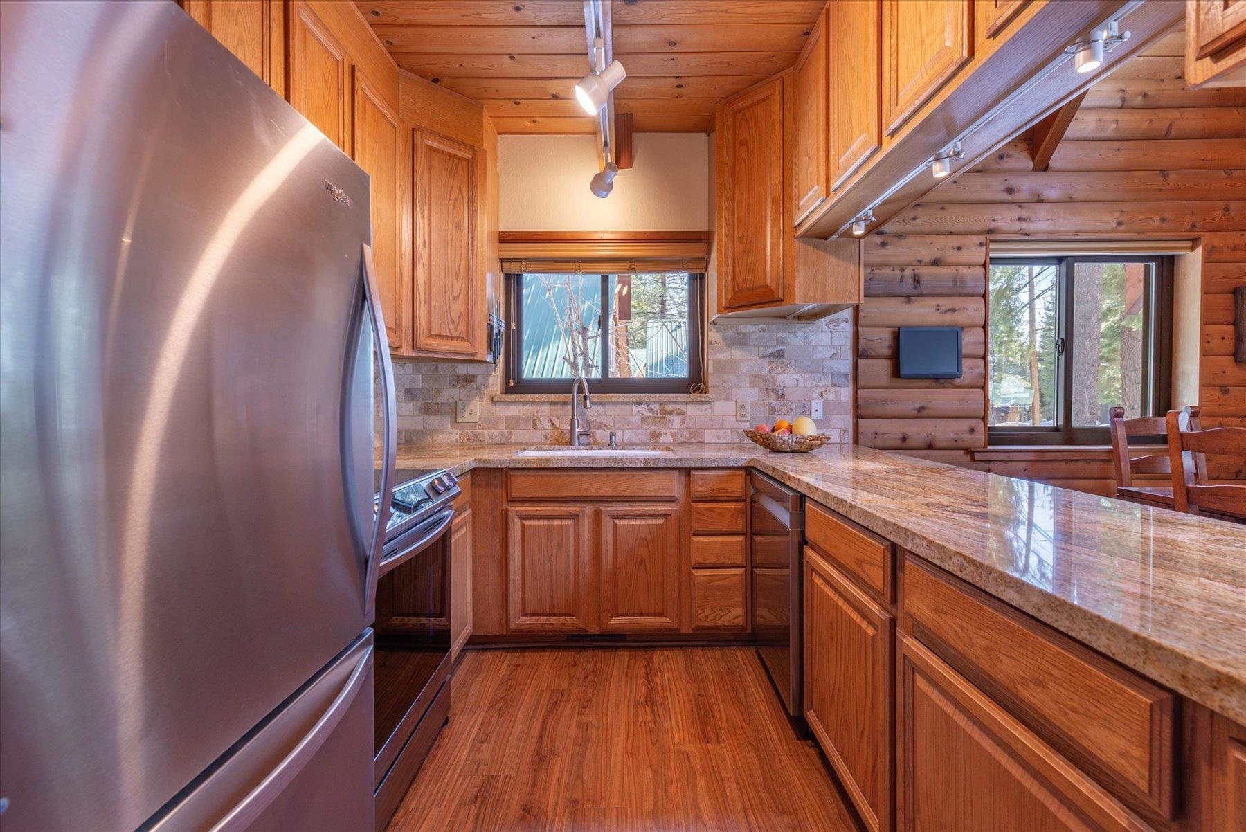 12313 Greenleaf Way Truckee, CA 96161 - Photo 7 of 26