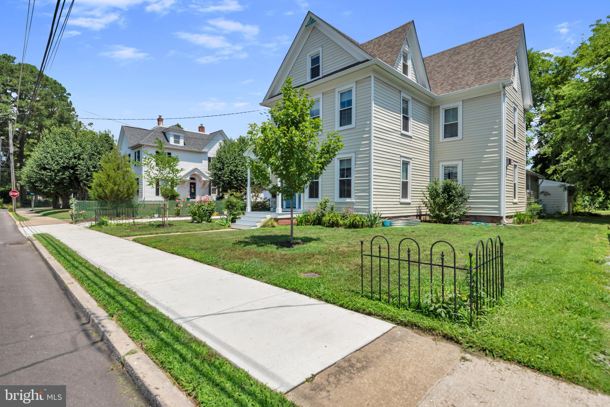 1109 Locust Street Cambridge, MD 21613 - Photo 62 of 67 Front sidewalk view