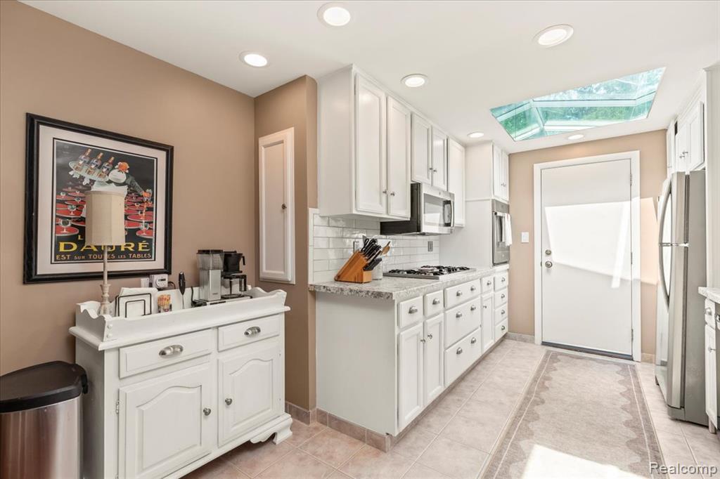 2689 Roseview Drive Rochester Hills, MI 48306 - Photo 14 of 74