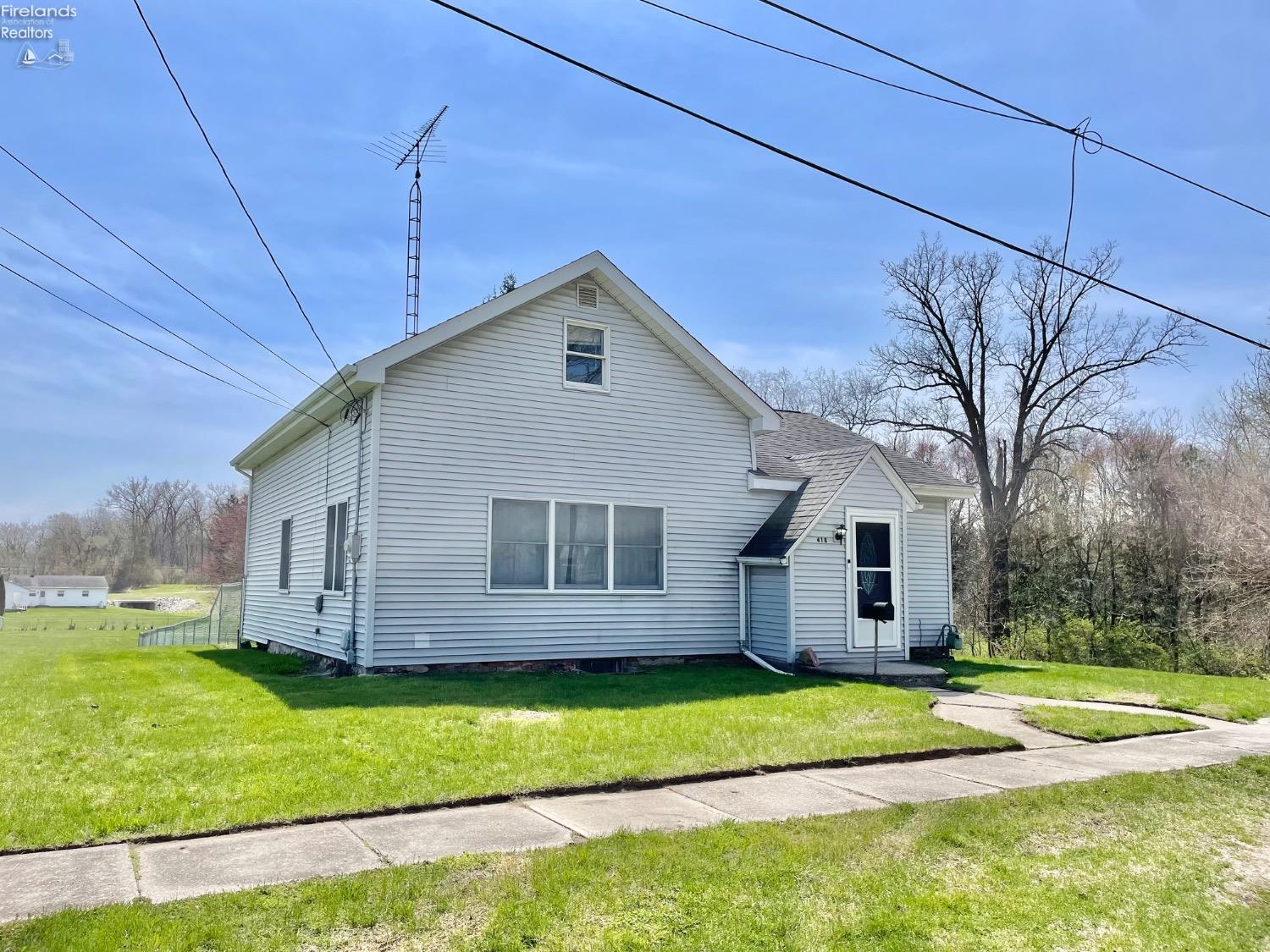 418 Spring Street Clyde, OH 43410 - Photo 4 of 40 Gallery Image 4