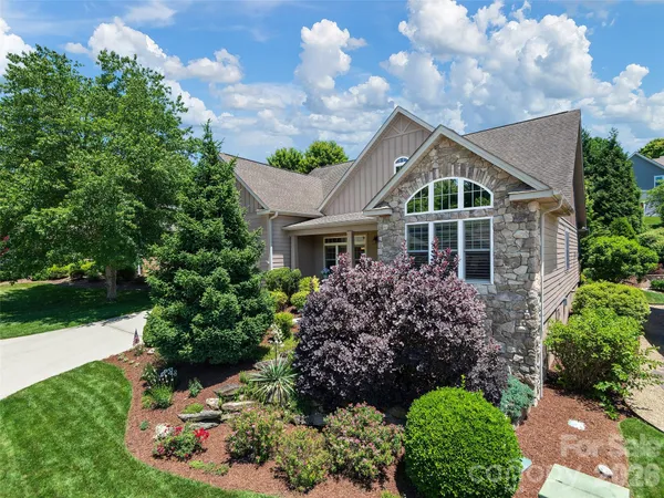 $715,000 | 63 Whistlewood Lane, Hendersonville, NC 28739