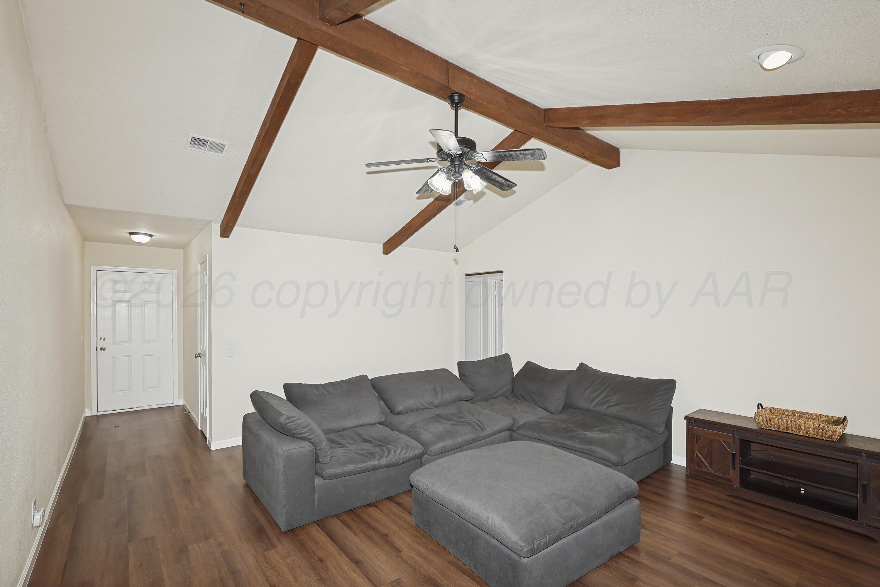 1116 Trinchera Drive Amarillo, TX 79110 - Photo 17 of 19 5-Living Area