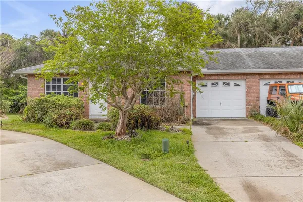 $300,000 | 711 River Oaks Circle, New Smyrna Beach, FL 32169
