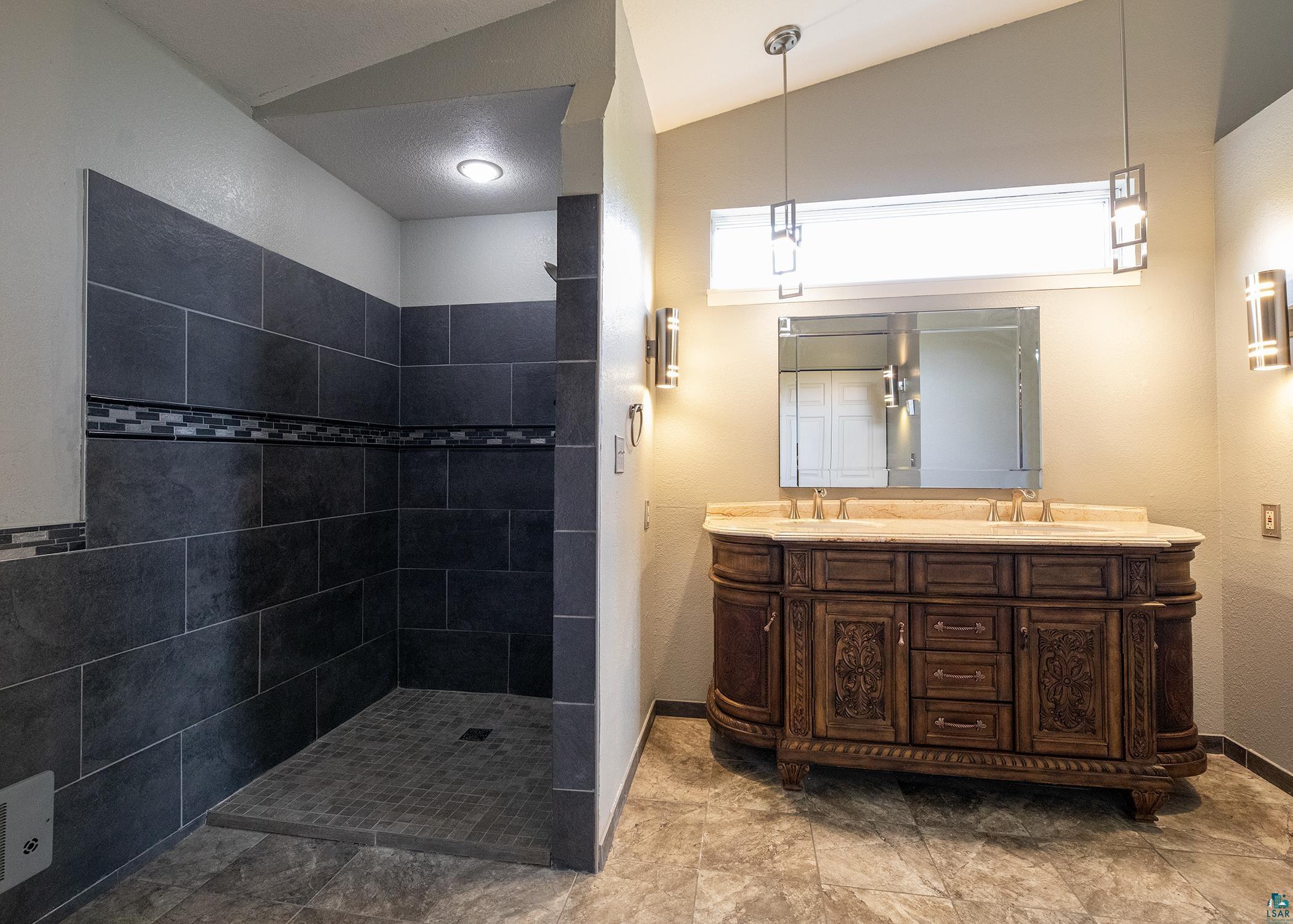 1002 Martha Street Duluth, MN 55805 - Photo 33 of 46