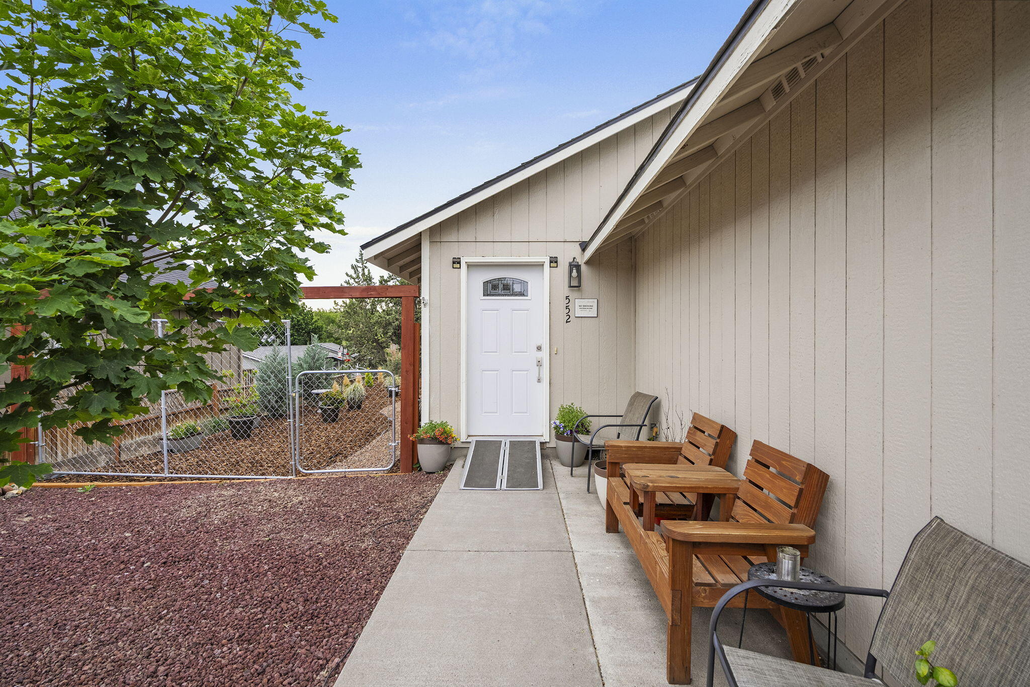552 Southwest Lincoln Street Madras, OR 97741 - Photo 18 of 23 a backyard of a house with table and chairs