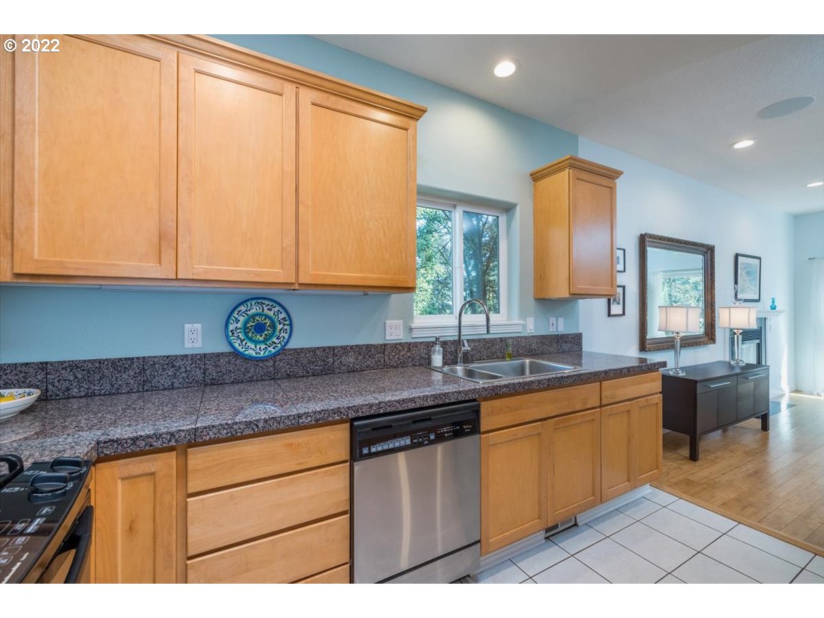3139 Southwest Upper Drive Portland, OR 97201 - Photo 12 of 23