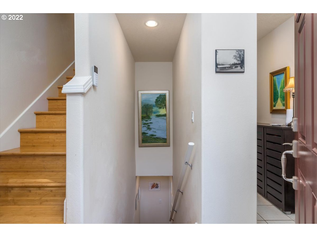 3139 Southwest Upper Drive Portland, OR 97201 - Photo 3 of 23