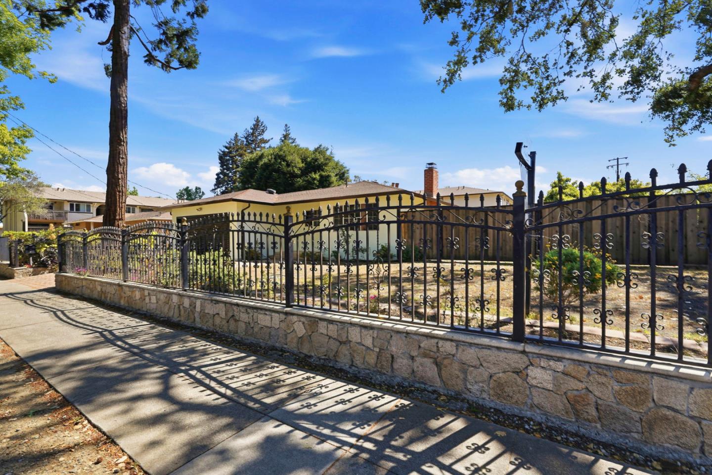 491 South Rengstorff Avenue Mountain View, CA 94040 - Photo 2 of 33