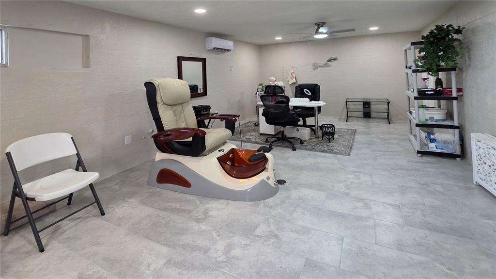 13330 Fort King Road Dade City, FL 33525 - Photo 29 of 43 a room with furniture and a chair