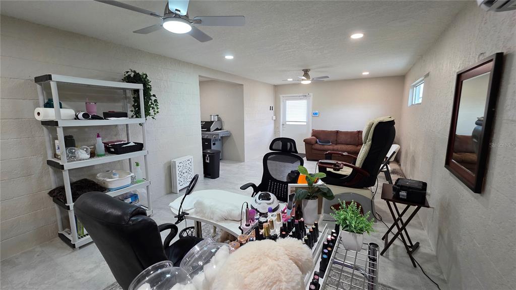 13330 Fort King Road Dade City, FL 33525 - Photo 30 of 43 a living room with furniture and a flat screen tv