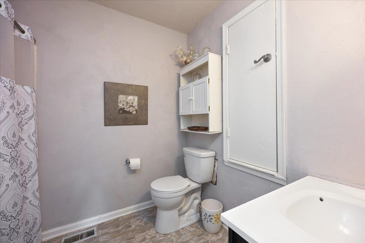 7709 Fiesta Way Raleigh, NC 27615 - Photo 18 of 25 2nd full bathroom