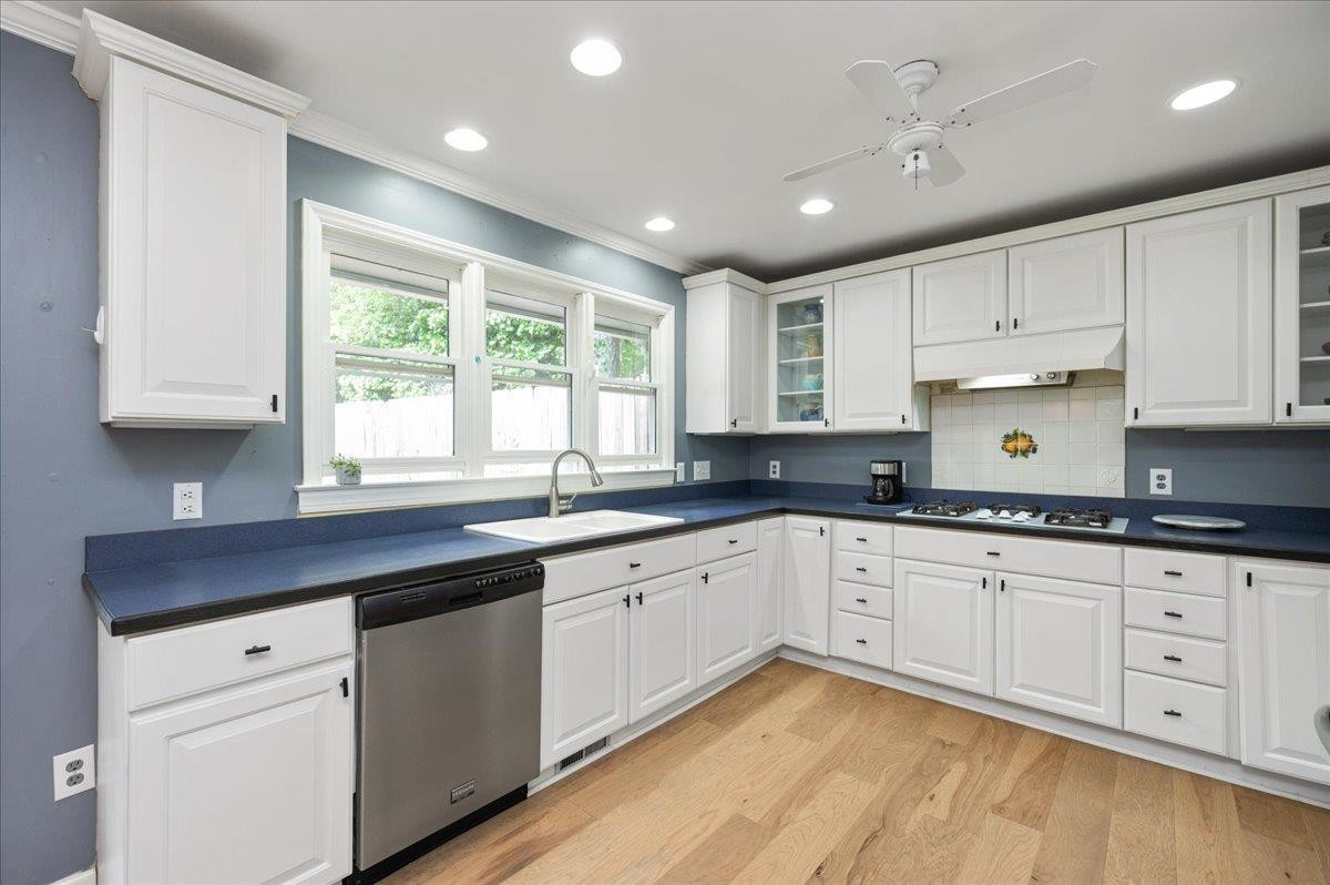7709 Fiesta Way Raleigh, NC 27615 - Photo 6 of 25 Kitchen