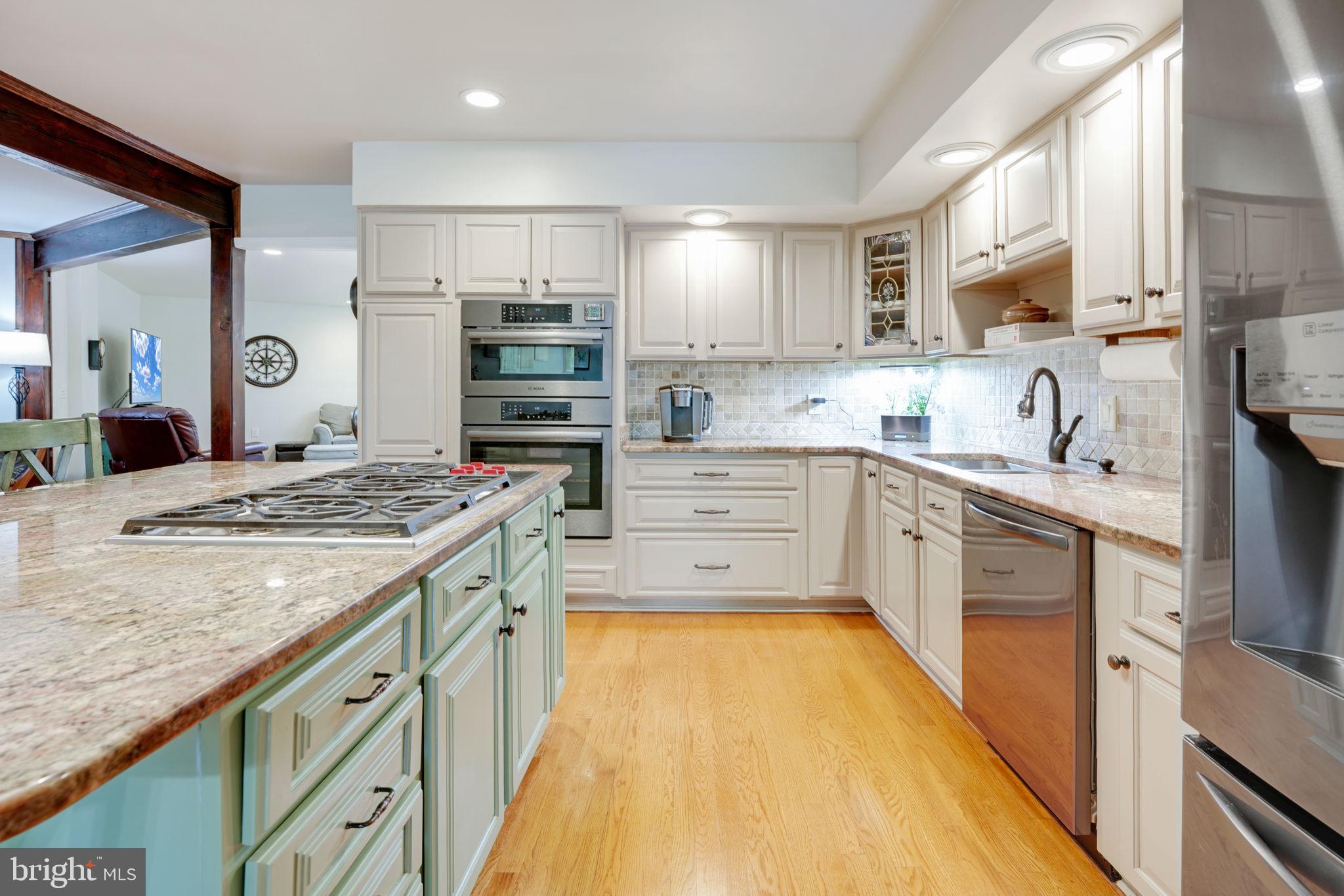 4208 High Ridge Road Haymarket, VA 20169 - Photo 18 of 62 Gourmet Kitchen with Gleaming Granite Countertops.