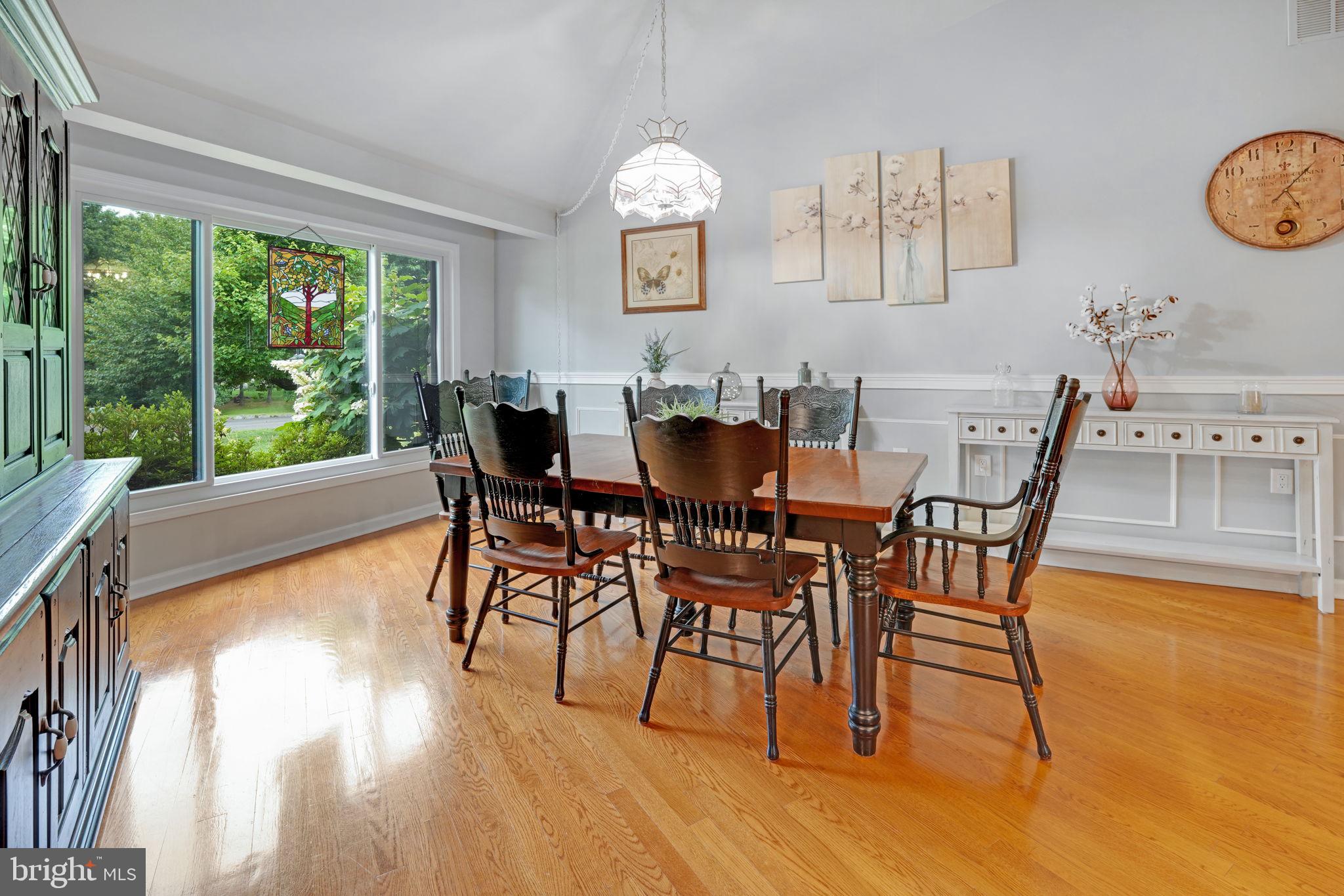 4208 High Ridge Road Haymarket, VA 20169 - Photo 21 of 62 Breakfast Room with Soaring Vaulted Ceiling.