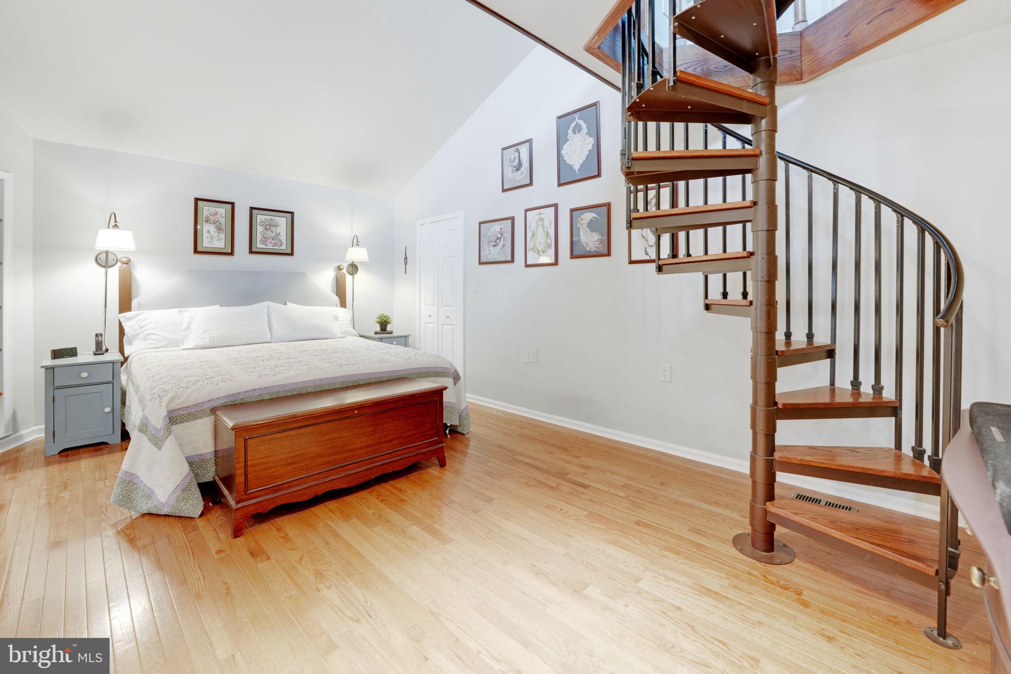 4208 High Ridge Road Haymarket, VA 20169 - Photo 25 of 62 Owner's Suite with Huge W/I Closet with Built-Ins.