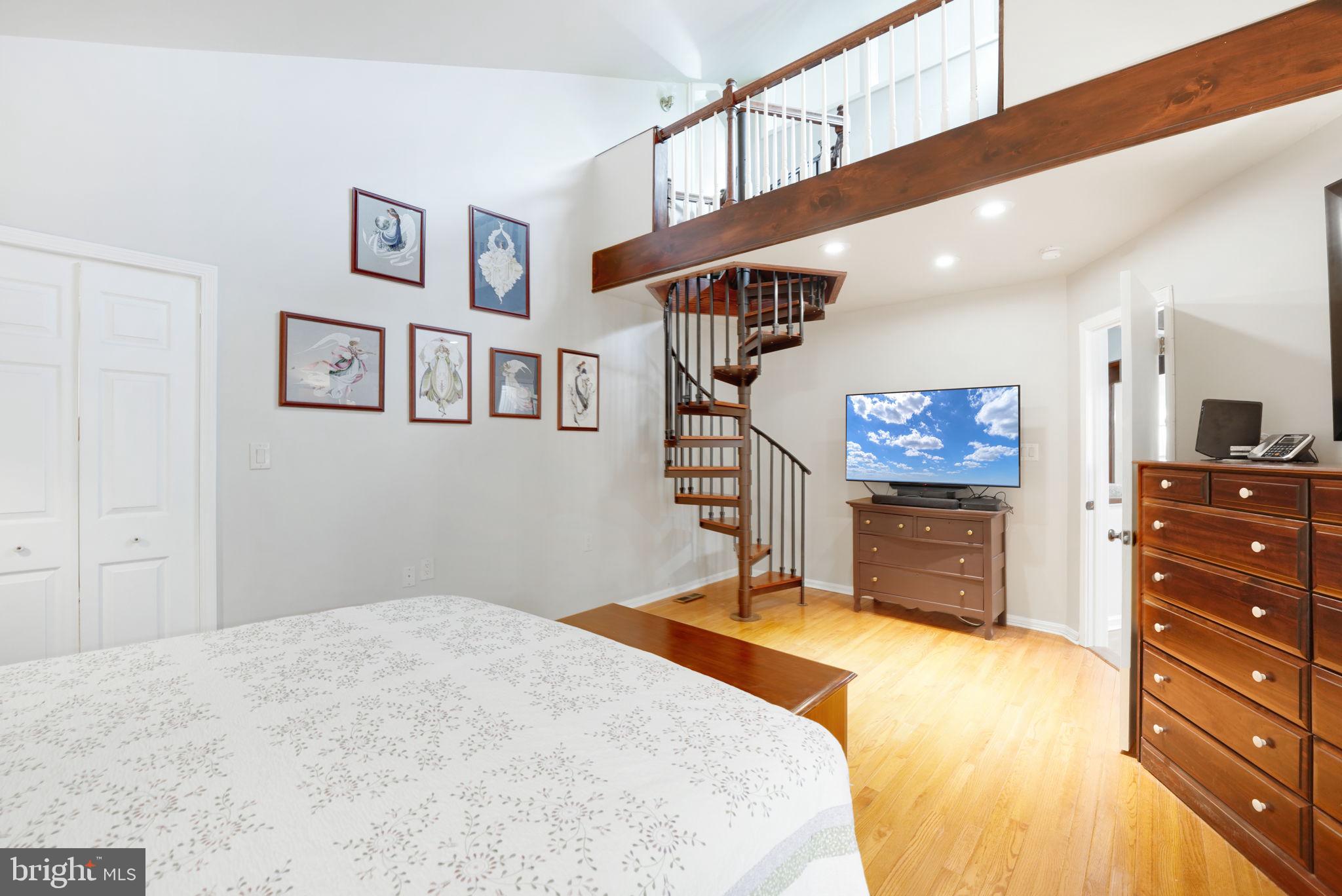 4208 High Ridge Road Haymarket, VA 20169 - Photo 29 of 62 Owner's Suite with Staircase to Upper Level Loft.