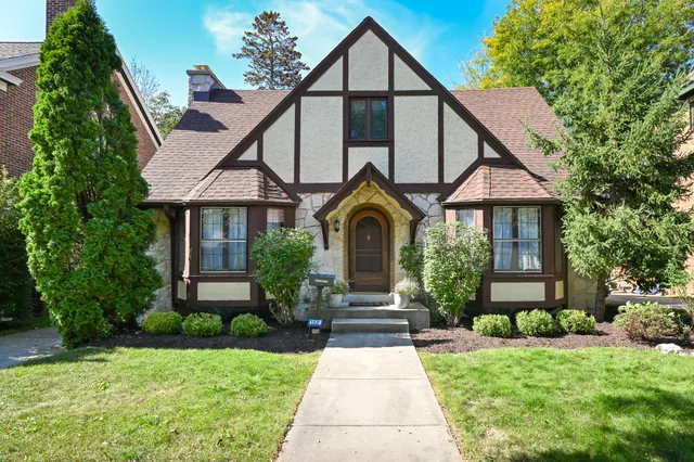 $389,900 | 1531 North 60th Street, Wauwatosa, WI 53208