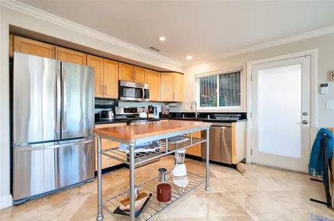 $5,600 | 174 Cliff Drive, Unit F, Laguna Beach, CA 92651